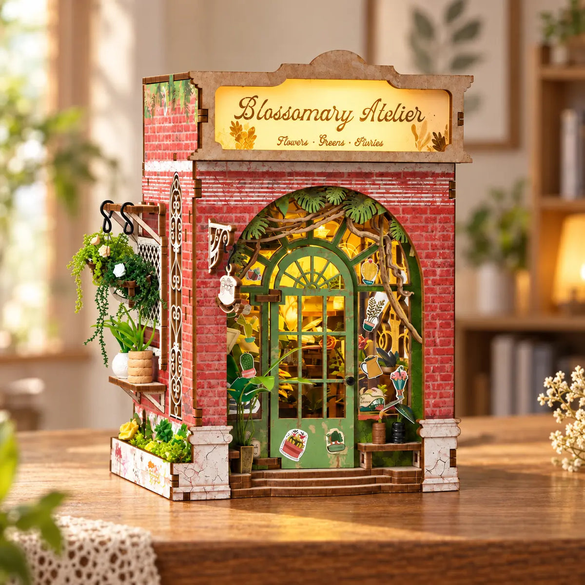 Book nook Atelier Fleuriste allumé sur une table, façade en brique